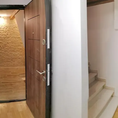 Open Space Studio For Untold Festival Apartamento